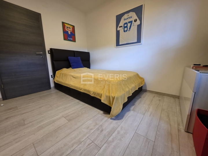 Kostrena, stan 122 m2 u novogradnji, pogled na more