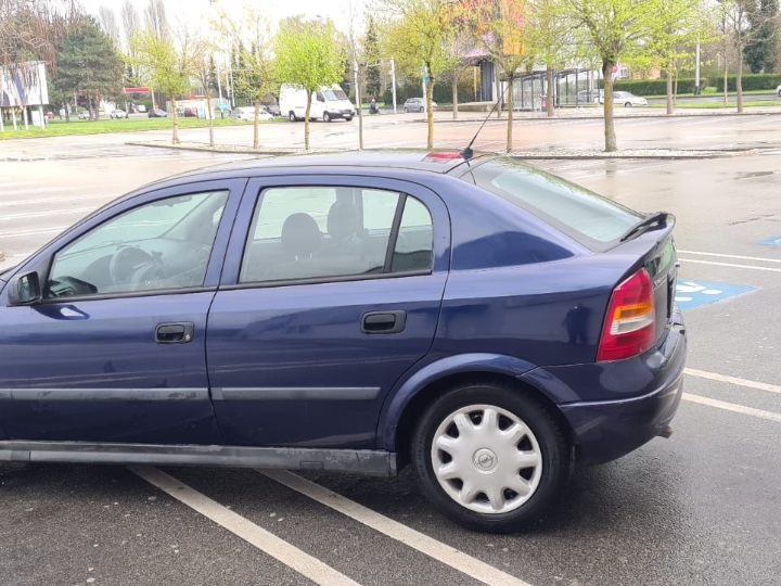 Opel Astra 1.4i, kartice do 36 rata