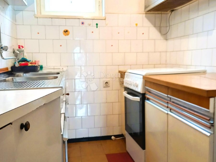 Rijeka, Pećine, stan i garaža