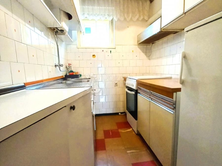 Rijeka, Pećine, stan i garaža