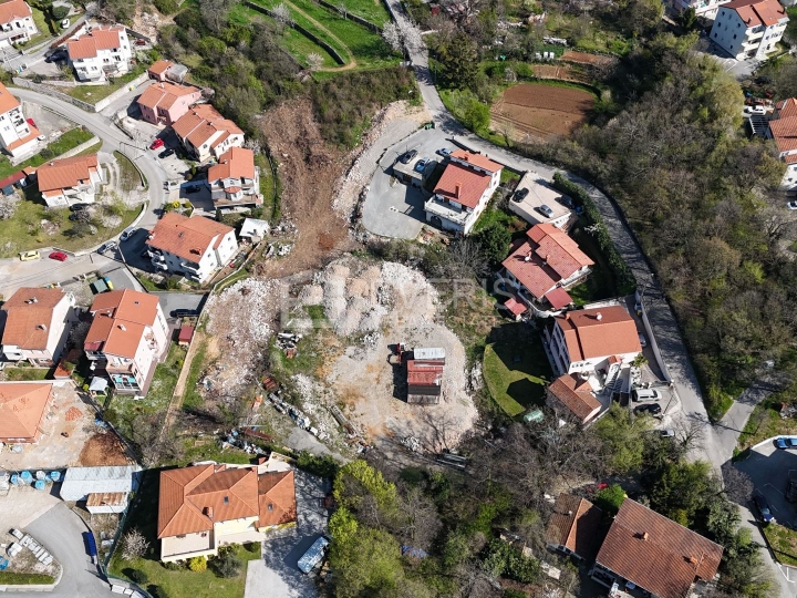 Viškovo, zemljište 2.268 m2 s građ. dozvolom, hitno