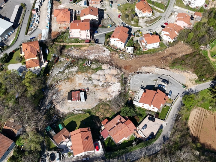 Viškovo, zemljište 2.268 m2 s građ. dozvolom, hitno