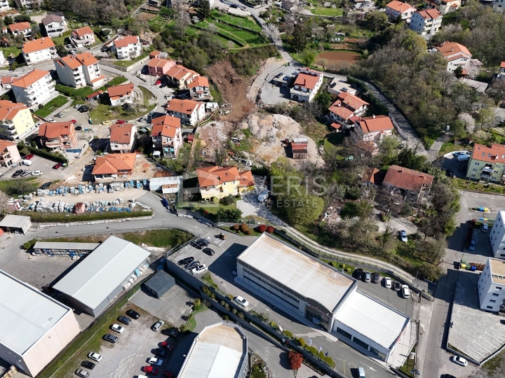 Viškovo, zemljište 2.268 m2 s građ. dozvolom, hitno