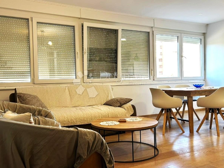 Ekskluzivno - moderno uređeni stan na odličnoj lokaciji