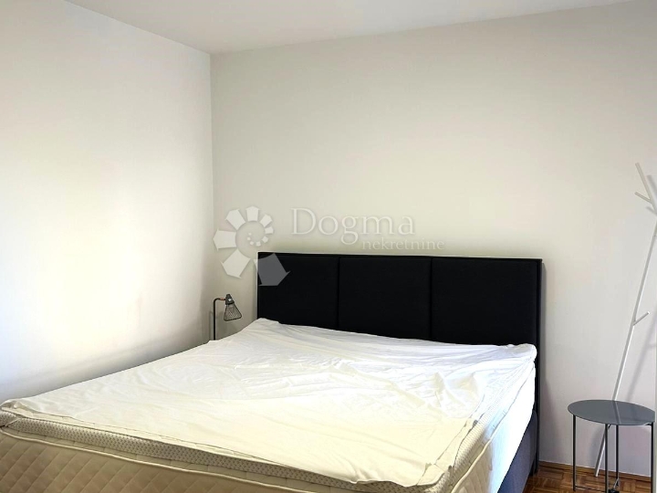 Ekskluzivno - moderno uređeni stan na odličnoj lokaciji