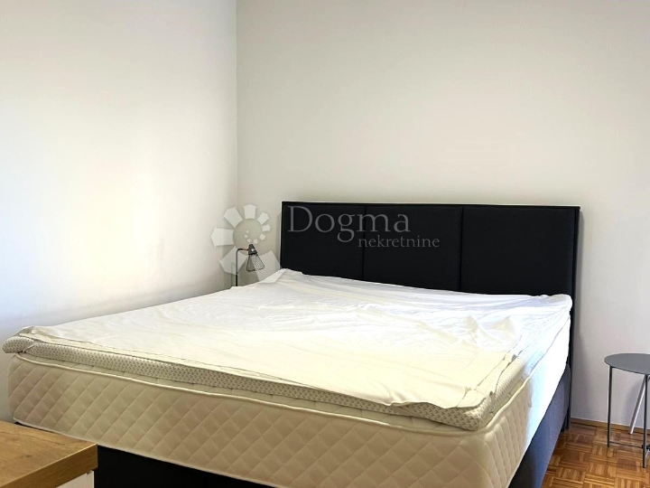 Ekskluzivno - moderno uređeni stan na odličnoj lokaciji