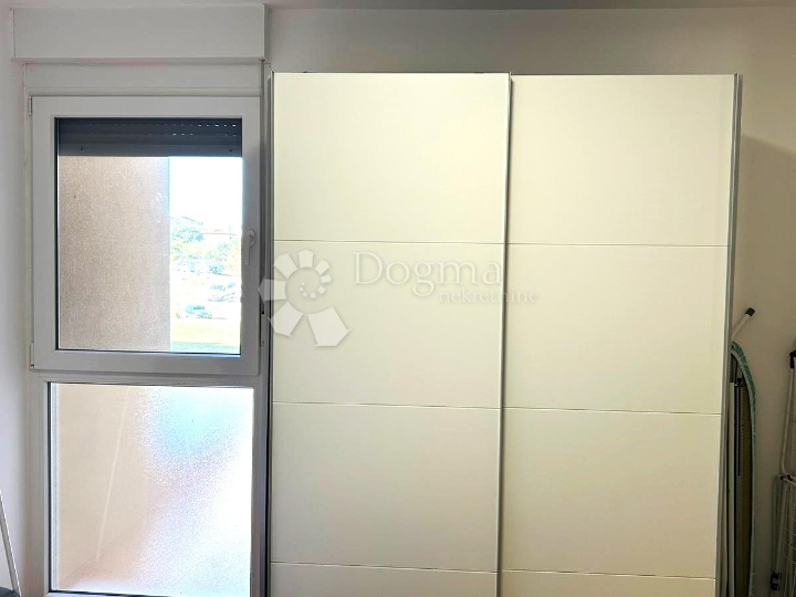 Ekskluzivno - moderno uređeni stan na odličnoj lokaciji