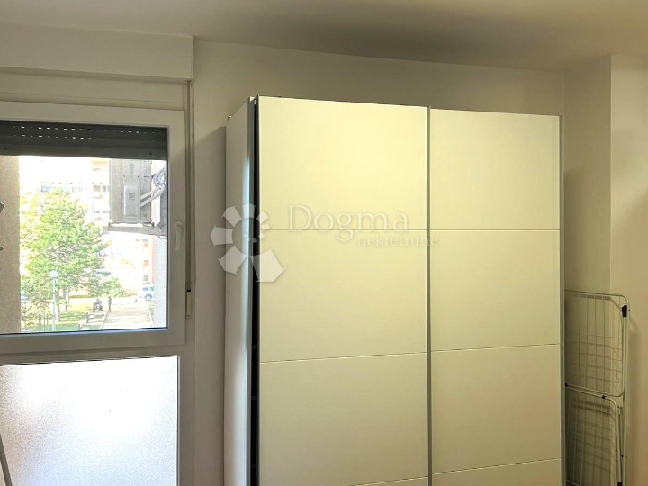 Ekskluzivno - moderno uređeni stan na odličnoj lokaciji