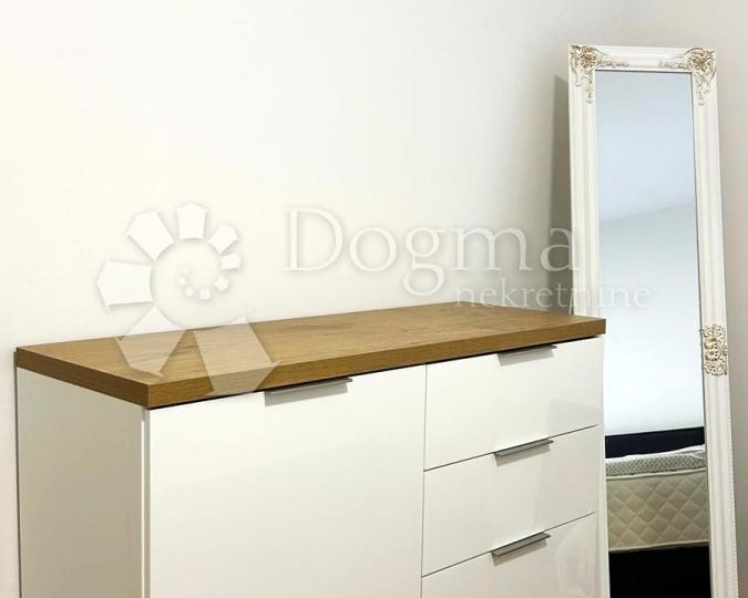 Ekskluzivno - moderno uređeni stan na odličnoj lokaciji