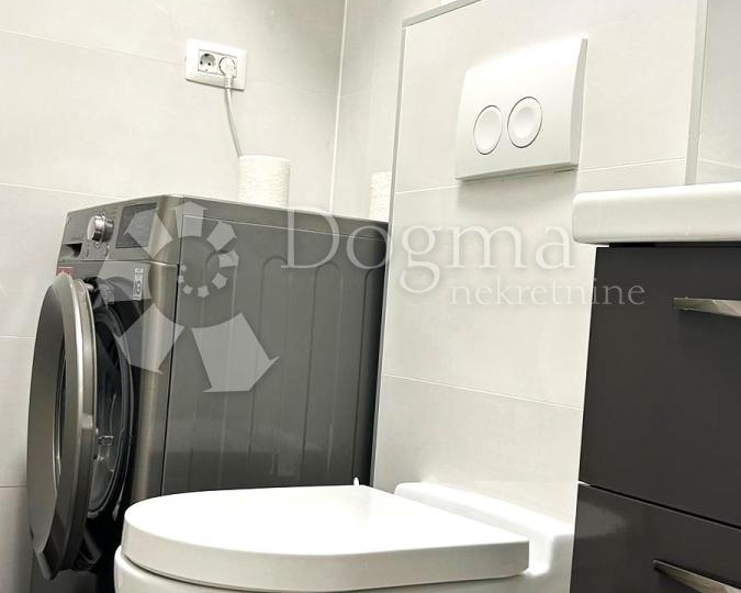 Ekskluzivno - moderno uređeni stan na odličnoj lokaciji