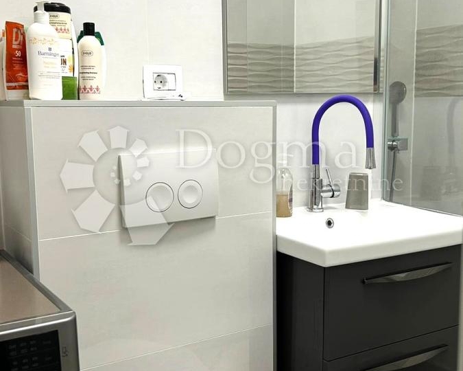 Ekskluzivno - moderno uređeni stan na odličnoj lokaciji