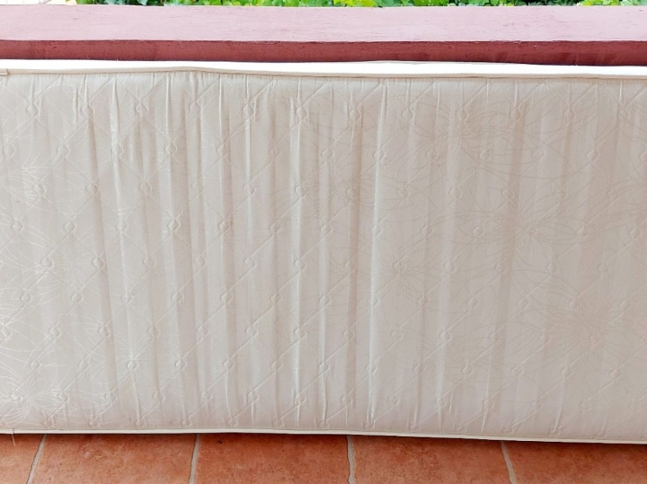Madrac 80x190 cm, s oprugama, malo korišten; Bribir