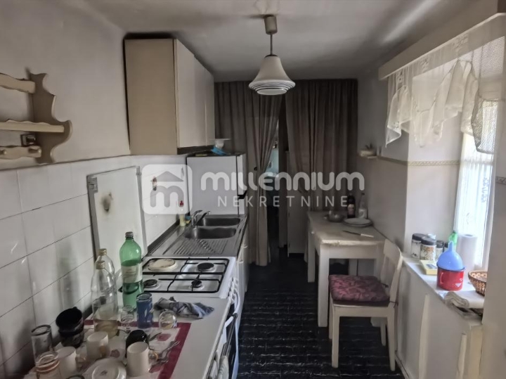 Grobnik, Dražice, kuća u nizu, 160m2, okućnica