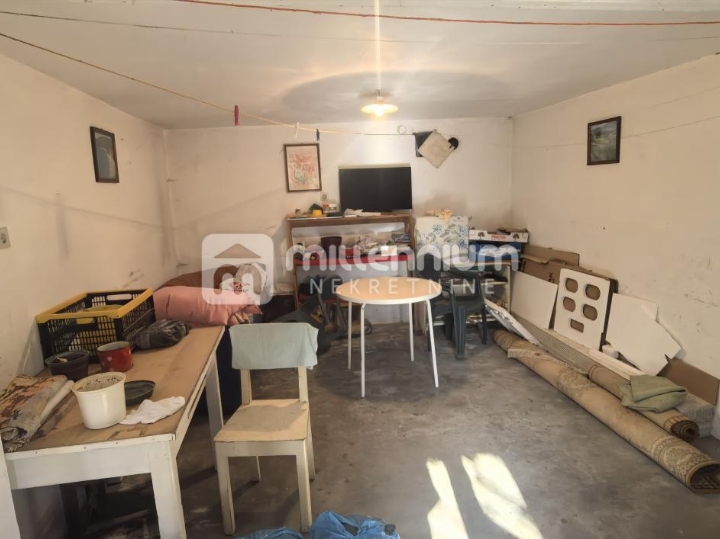 Grobnik, Podhum, kuća u nizu, 160m2, okućnica
