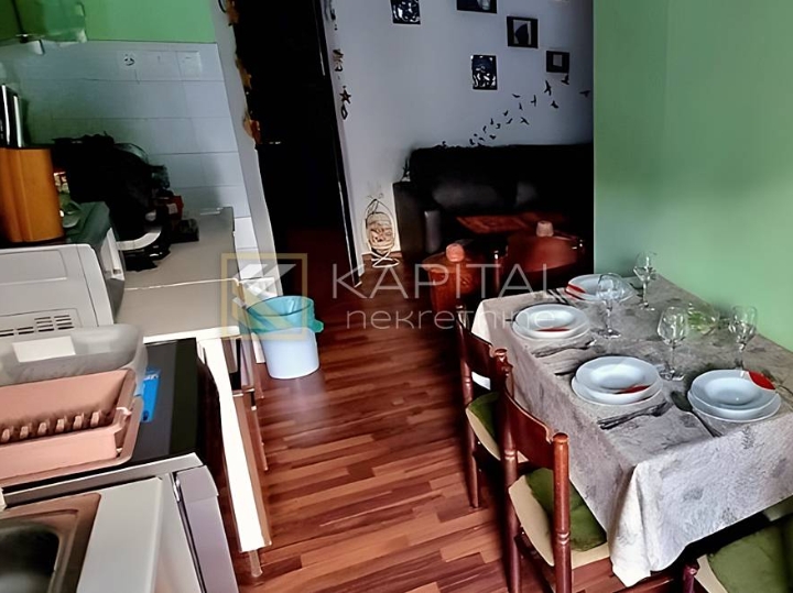 Opatija - stan u stambenoj zgradi s balkonom