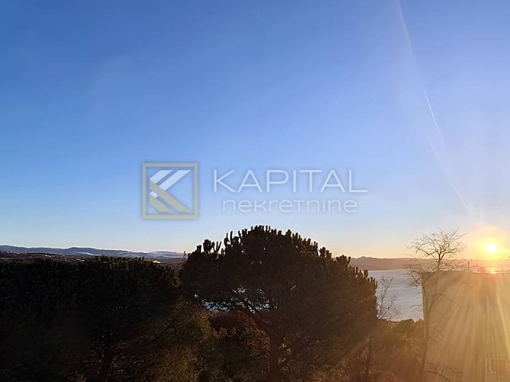 Opatija - stan u stambenoj zgradi s balkonom