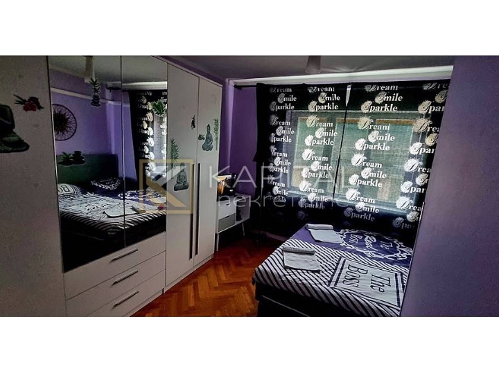 Opatija - stan u stambenoj zgradi s balkonom