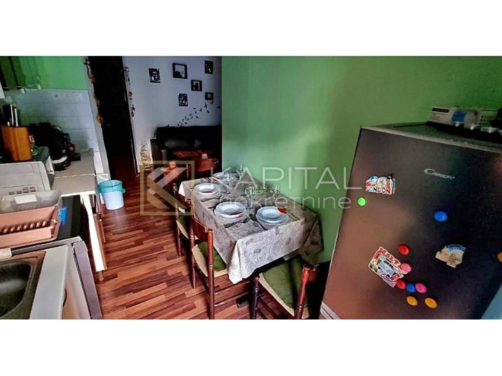 Opatija - stan u stambenoj zgradi s balkonom