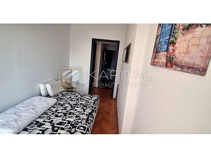 Opatija - stan u stambenoj zgradi s balkonom