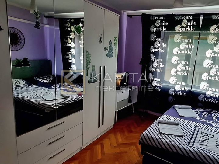 Opatija - stan u stambenoj zgradi s balkonom