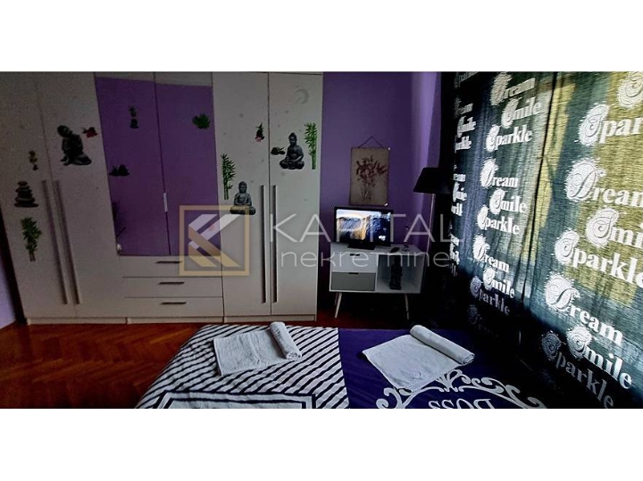 Opatija - stan u stambenoj zgradi s balkonom