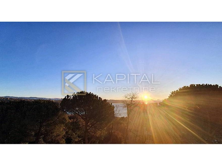 Opatija - stan u stambenoj zgradi s balkonom