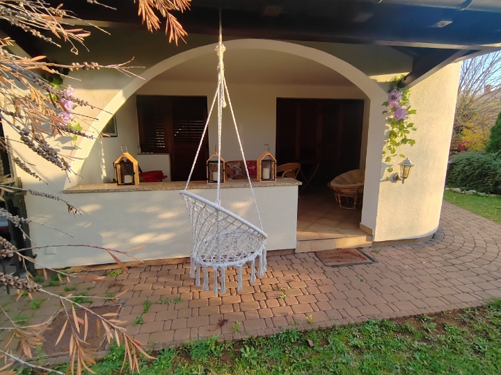 Stan s okućnicom - Malinska