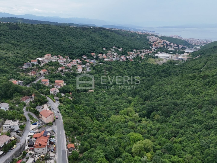 Viškovo, dvoetažan stan, 3S+DB, 98m2, s okućnicom