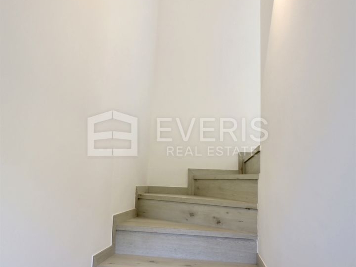 Viškovo, dvoetažan stan, 3S+DB, 90m2, s okućnicom