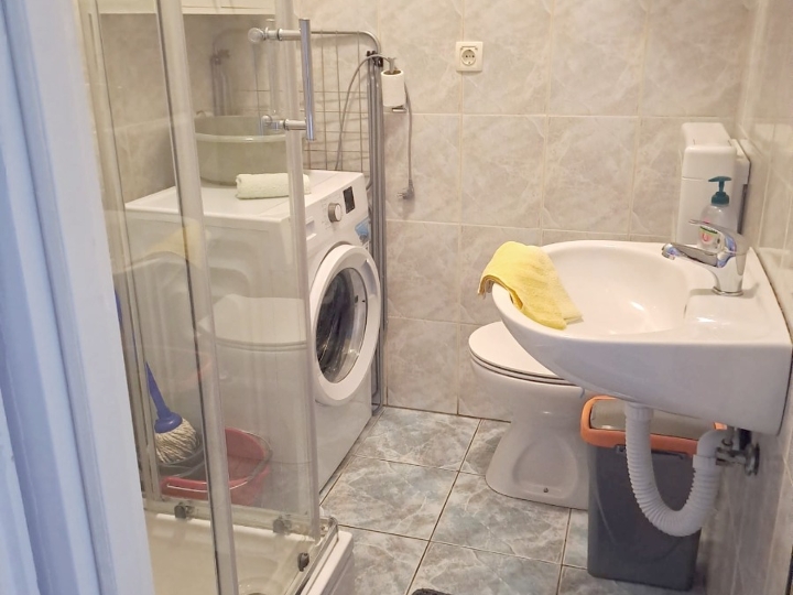 Centar, garsonijera 18 m2, 350 €