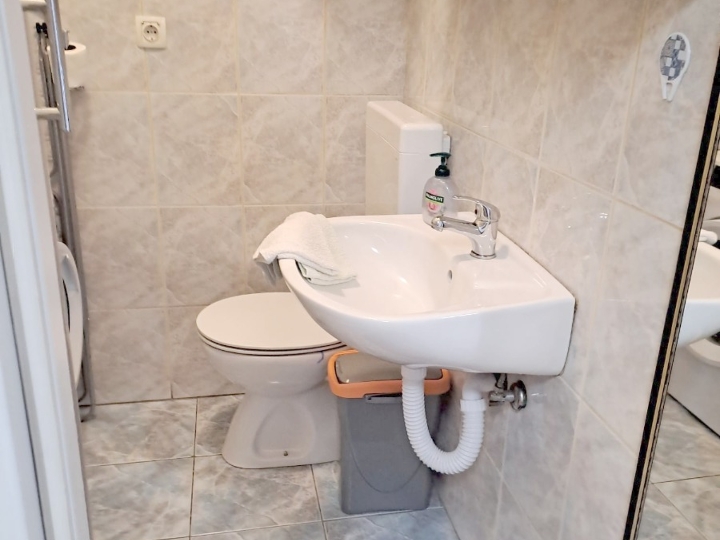 Centar, garsonijera 18 m2, 350 €