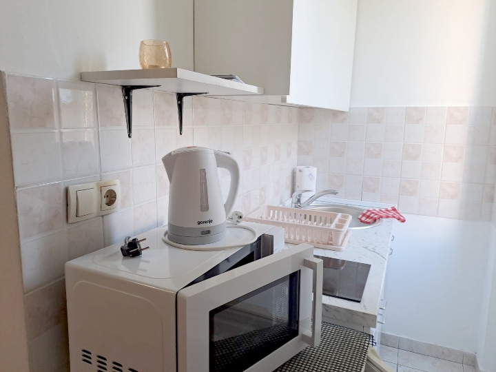 Centar, garsonijera 18 m2, 350 €