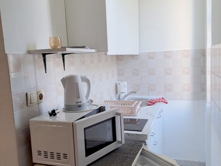 Centar, garsonijera 18 m2, 350 €