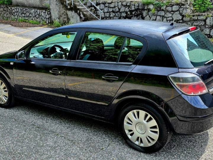 Opel Astra H 1.4 16 V