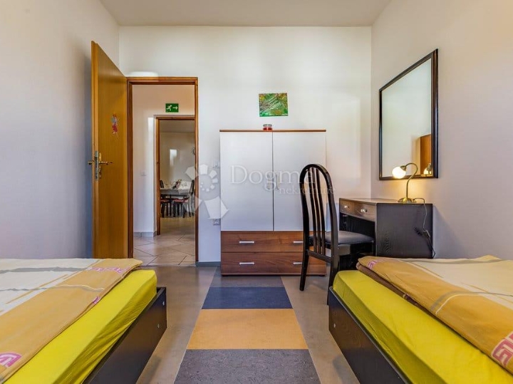 Medulin, kuća s dva apartmana na mirnoj lokaciji