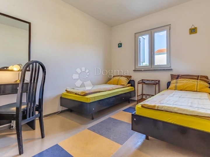 Medulin, kuća s dva apartmana na mirnoj lokaciji