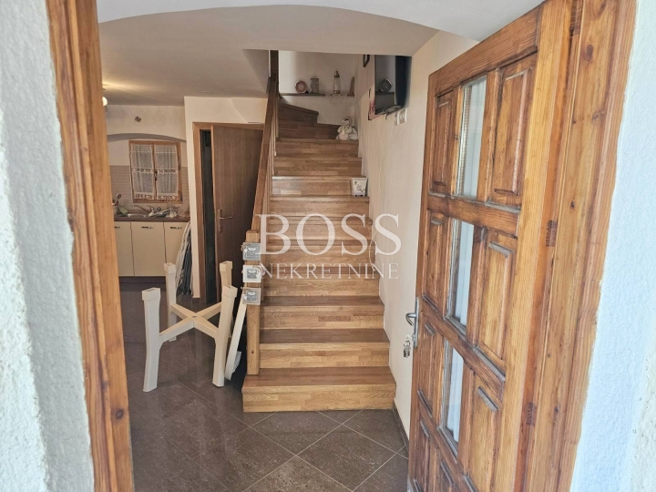 Omišalj, dvojna kuća 82m2, 175.500€, prilika!