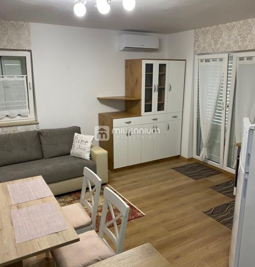 Otok Krk, Malinska, 39.64m2, namješten s lođom