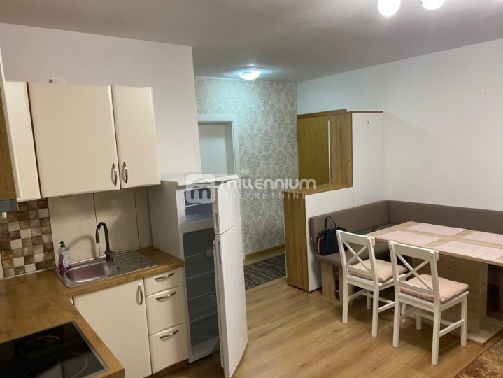 Otok Krk, Malinska, 39.64m2, namješten s lođom