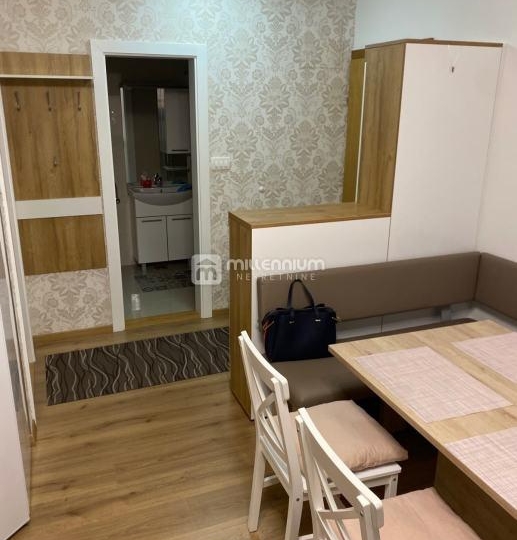 Otok Krk, Malinska, 39.64m2, namješten s lođom