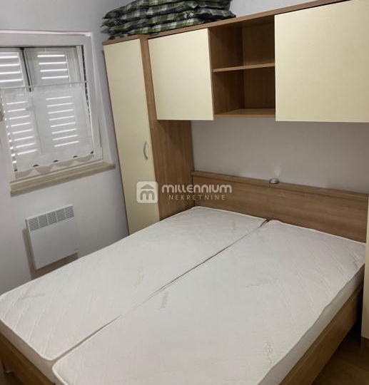 Otok Krk, Malinska, 39.64m2, namješten s lođom