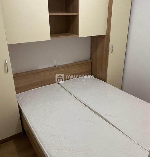 Otok Krk, Malinska, 39.64m2, namješten s lođom