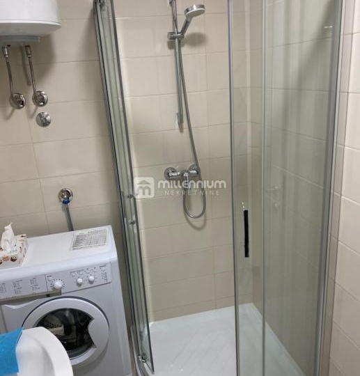 Otok Krk, Malinska, 39.64m2, namješten s lođom