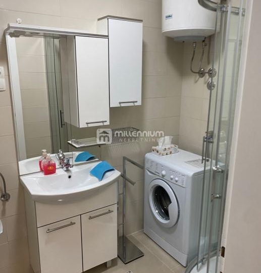 Otok Krk, Malinska, 39.64m2, namješten s lođom