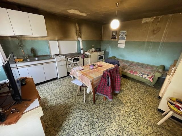 Kastav, starina 200m2-P+1+2, okućnice 670m2!!