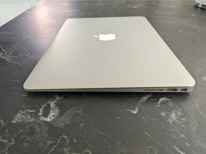 Macbook Air A1466 (i5, 4GB DDR3)