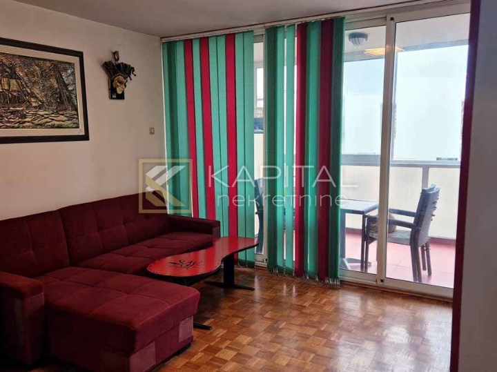 Hosti, 2S+DB u naravi 3S+DB