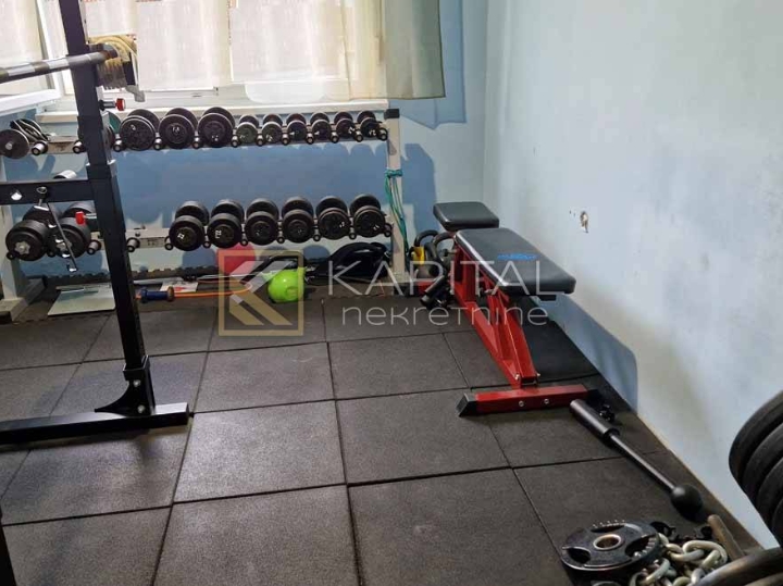 Hosti, 2S+DB u naravi 3S+DB