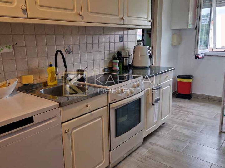 Hosti, 2S+DB u naravi 3S+DB