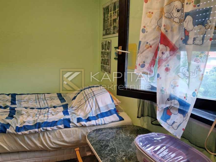 Hosti, 2S+DB u naravi 3S+DB